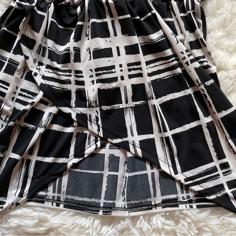 Contempo Women’s Black White Geometric Grid Print V-Neck Tunic Top Y2K Medium - Picture 9 of 12